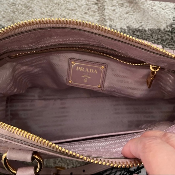Prada bag - Picture 4 of 8